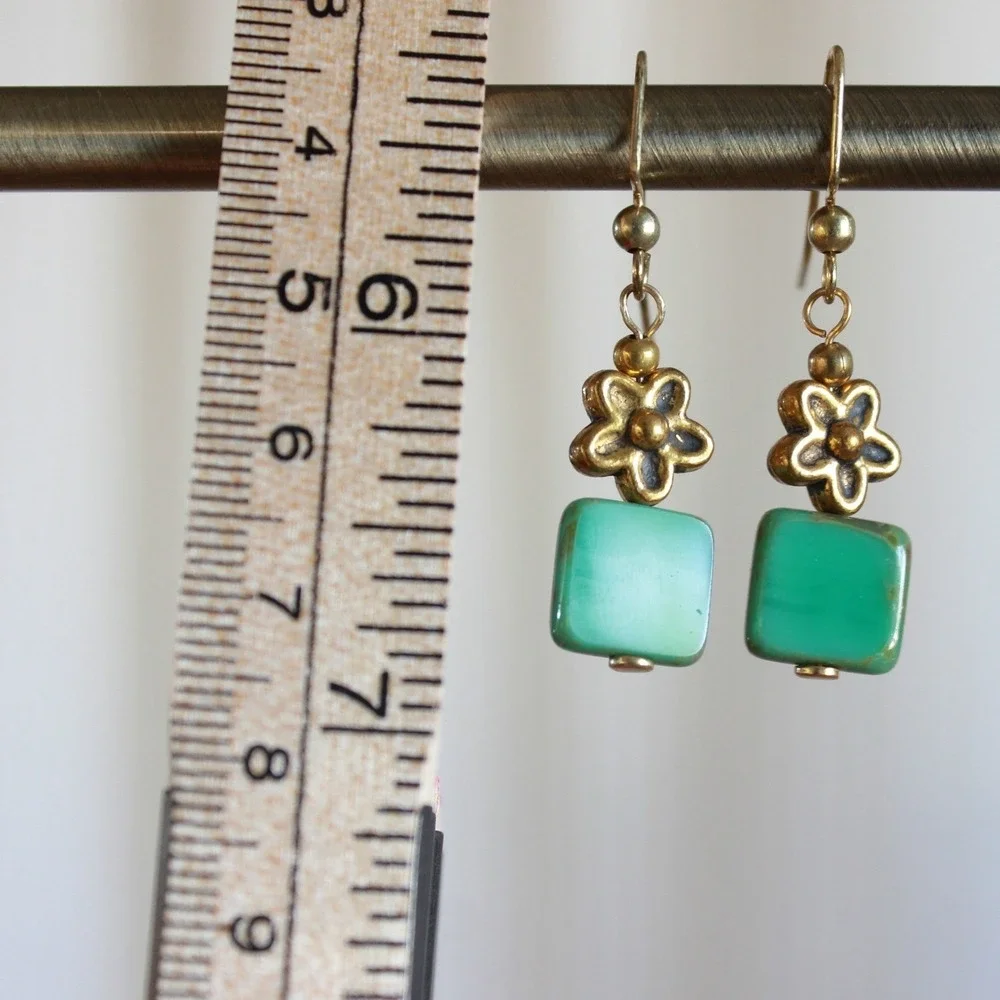 Green Square Bead Flower Drop Earrings‎ Antique Brass Tone Floral Dangle F9